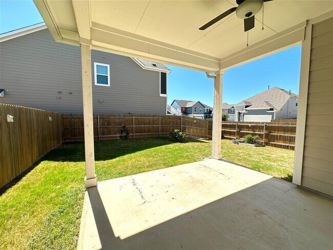 Building Photo - 15701 Ellinger Dr