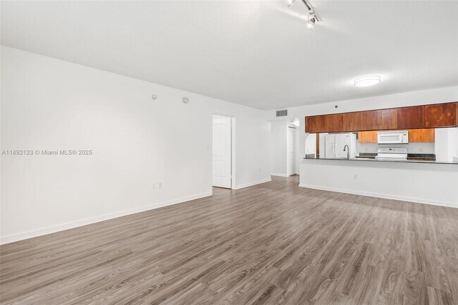 Building Photo - 1200 Brickell Bay Dr