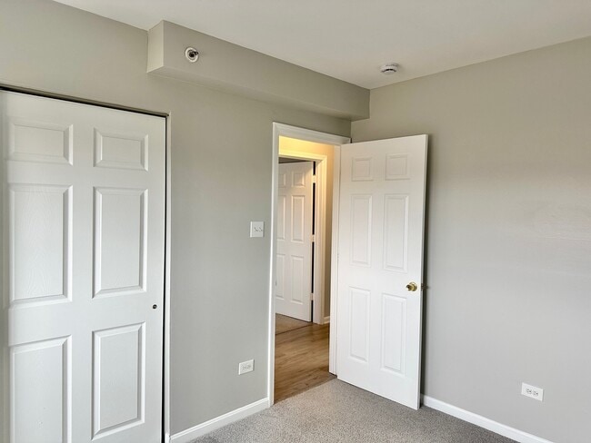 Building Photo - 8656 84th Ct