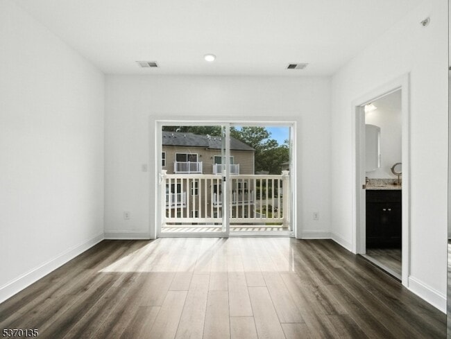 Building Photo - 701 Abbe Rd