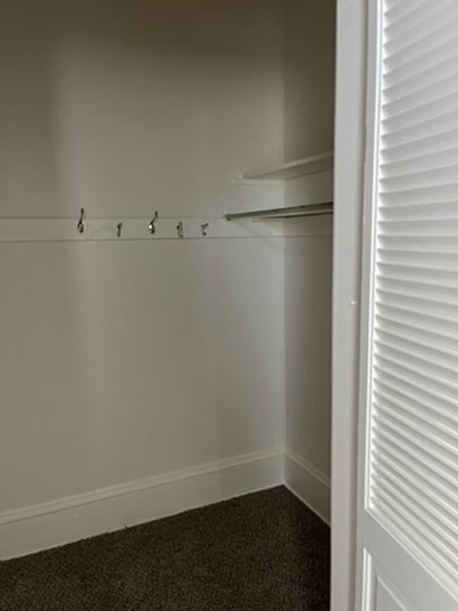Building Photo - 3 Bed 1 Bath Single Family Home Close to H...