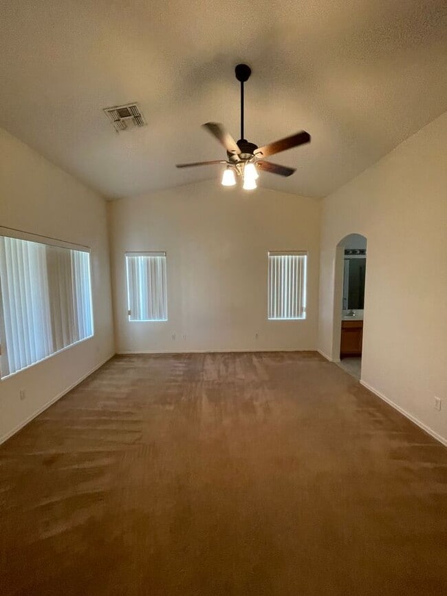 Building Photo - READY TO VIEW NOW! Beautiful 4 Bedroom 2 Bath Home in Phoenix!