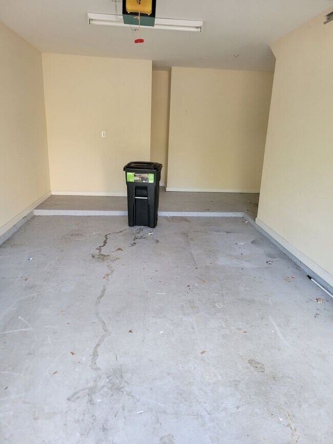 Building Photo - 3 Bedroom Beautiful Condo in Mirabella Com...