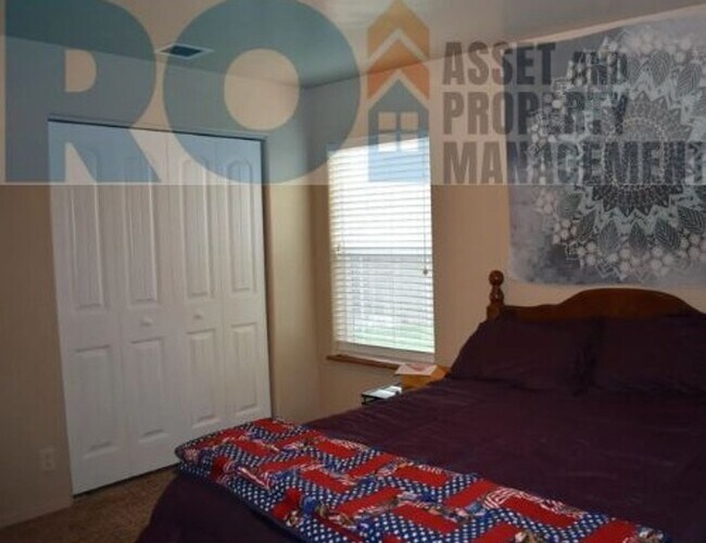 Building Photo - Charming 3-Bed 2-Bath House for Rent in We...