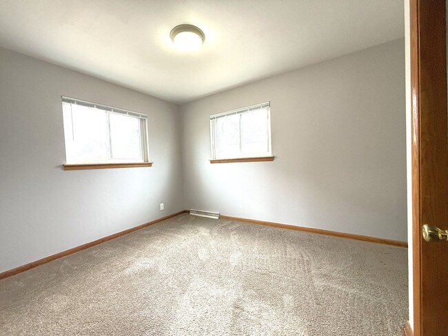 Building Photo - 11049 W Hampton Ave