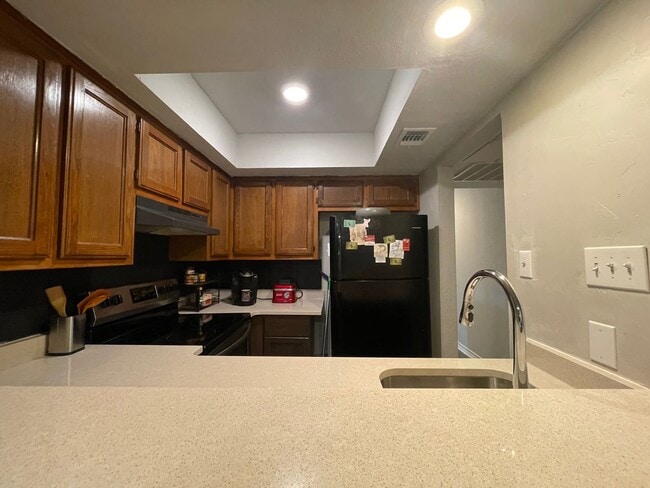Building Photo - Two Story 1bd/1ba Condo Available Now in T...