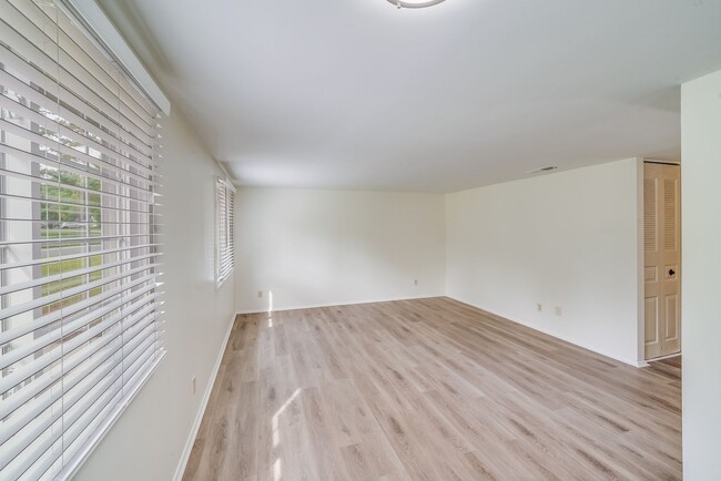 Building Photo - Fully Renovated 2BR Home with New Deck & L...