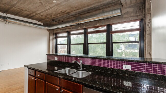 Building Photo - 1110 W 15th St