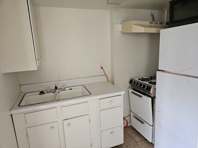 Building Photo - Utilities Included, Studio apartment in the heart of St. Mary's
