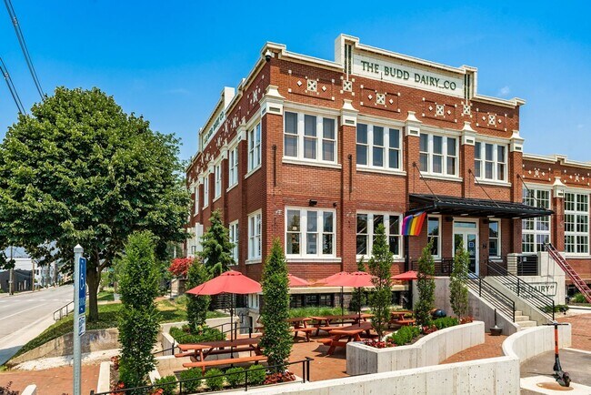 Building Photo - Luxury Living at Four X Five Condos