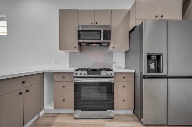 Building Photo - 15000 S Richmond Ave