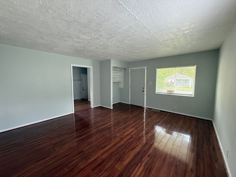 Building Photo - 3236 Nicholas Ave