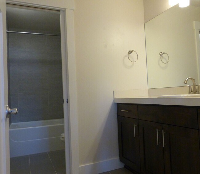 Building Photo - Beautiful 3 Bed/2.5 Bath Home in NW Bend - Fields Street