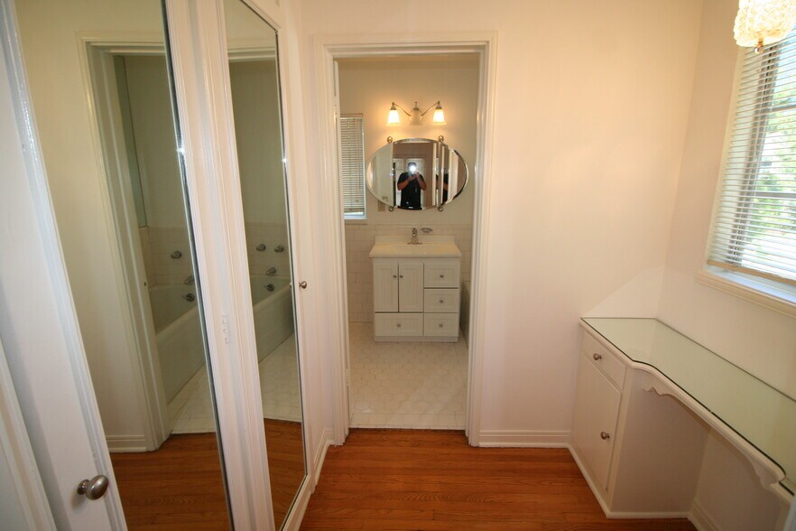 Building Photo - 9962 Durant Dr