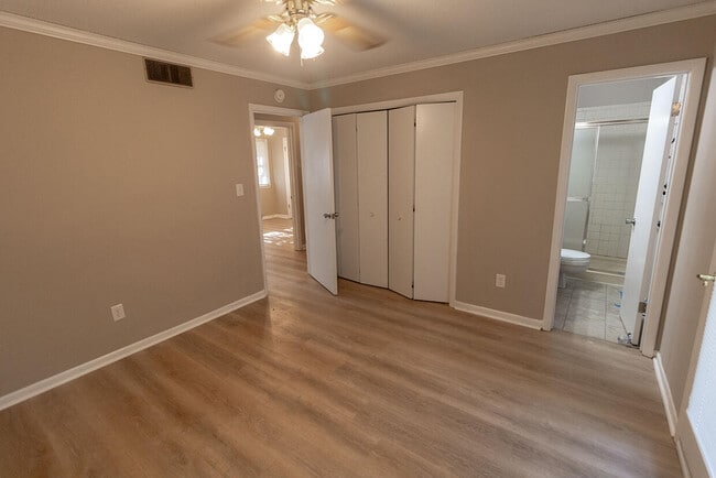 Building Photo - 3006 Lynnwood Dr