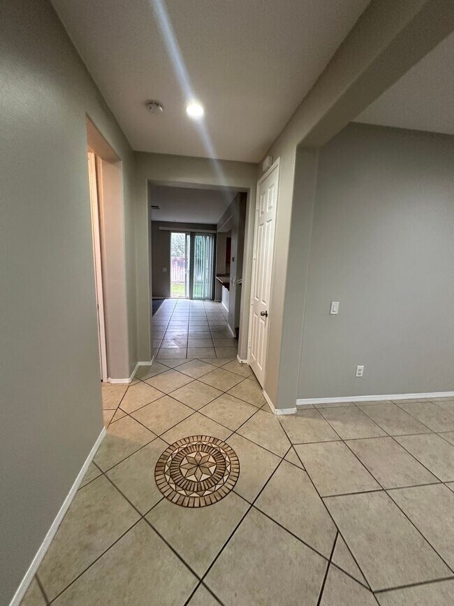 Building Photo - Nice Home For Rent