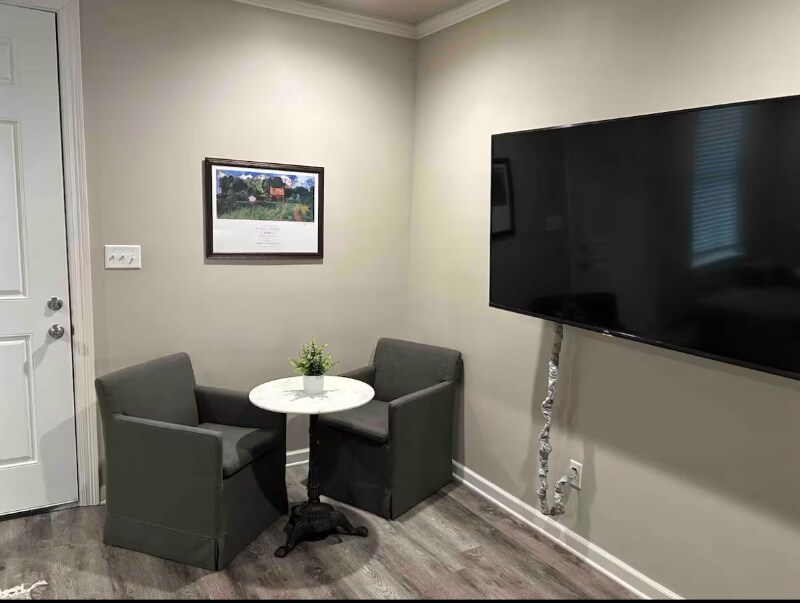 Building Photo - 305 W Second St