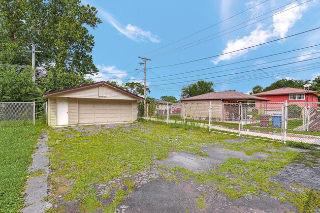 Building Photo - 16310 Carse Ave