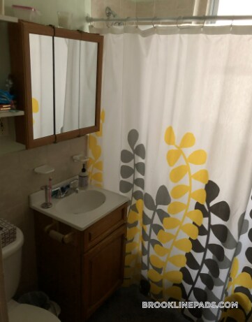 Building Photo - 360 Riverway