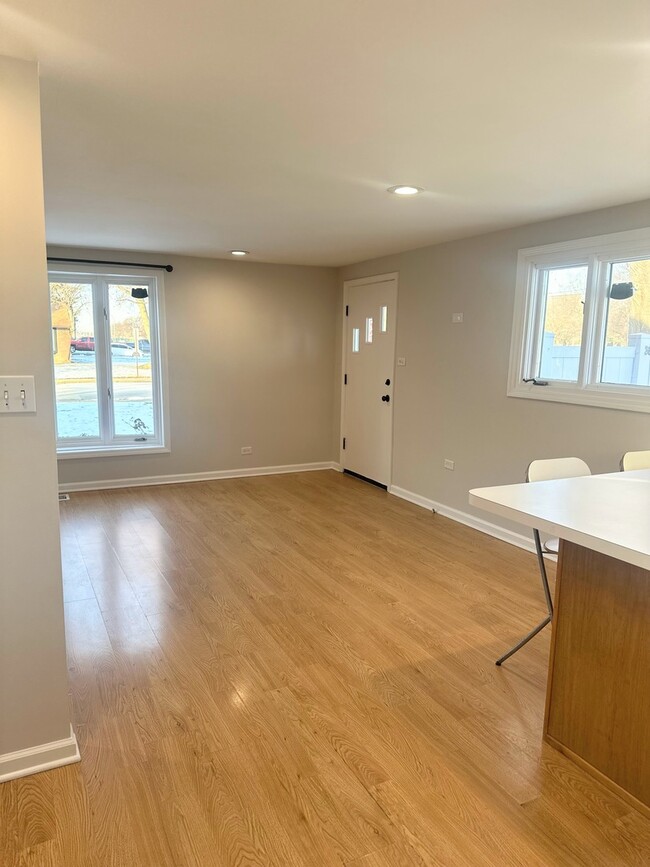 Building Photo - 4001 W 90th Pl