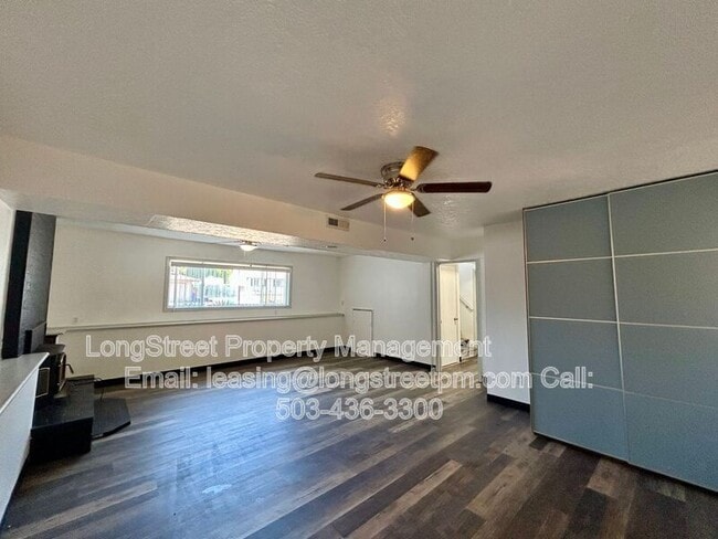 Building Photo - 794 SW Orchard Pl