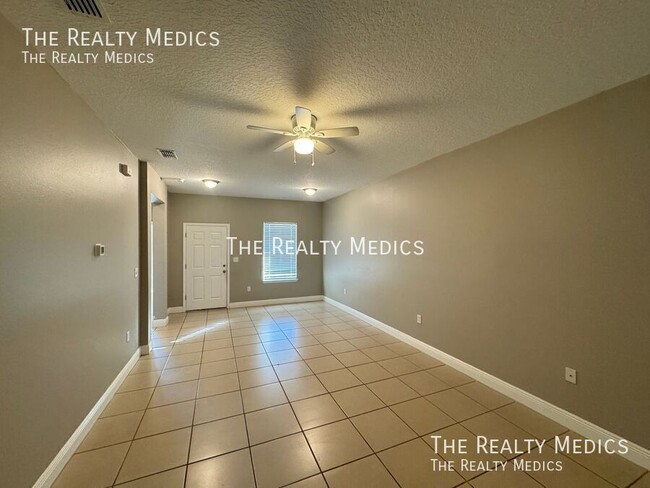 Building Photo - 765 Platypus Ct