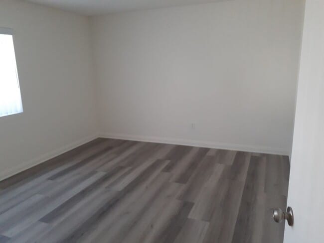 Building Photo - 2 Bed 1 Bath Newly Renovated for Rent in Newport Beach
