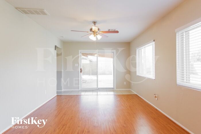 Building Photo - 4710 W Paradise Ln