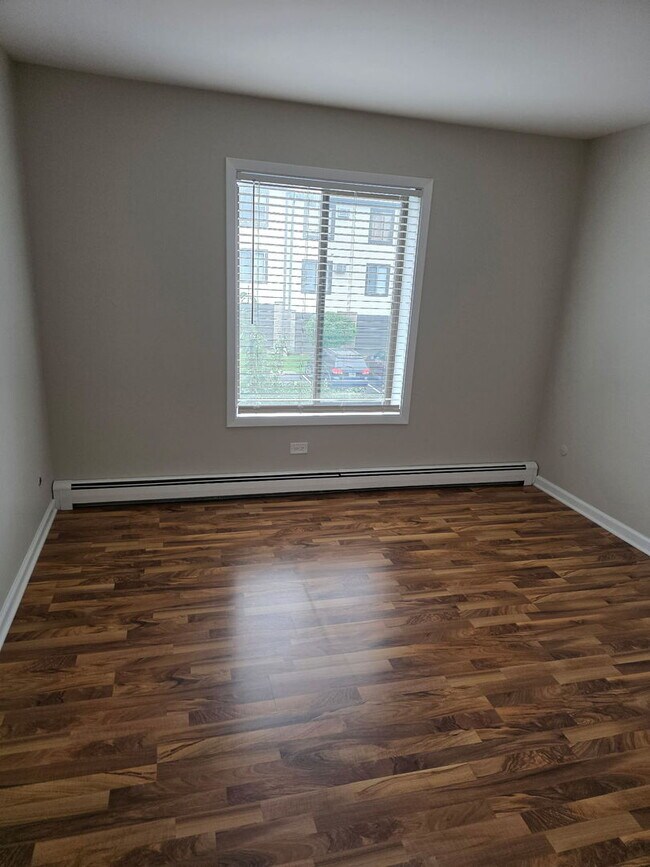 Building Photo - 412 E Bailey Rd