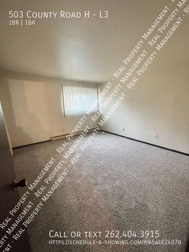 Building Photo - Lower 1 Bedroom Apartment @ Creekside Apar...