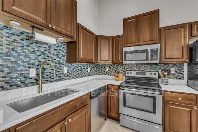 Building Photo - 7317 Leghorn St