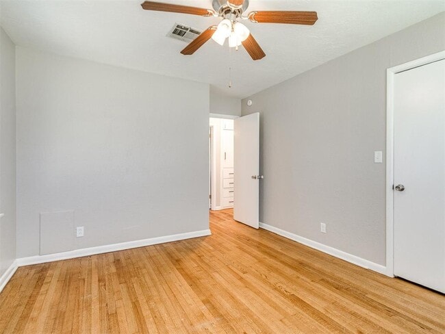 Building Photo - 710 Highland Pkwy
