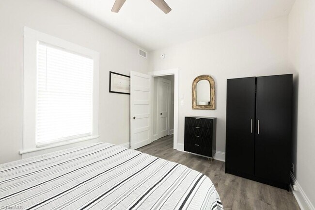 Building Photo - 208 Leftwich St