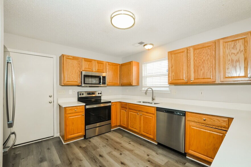 Building Photo - 9961 Fox Run Dr