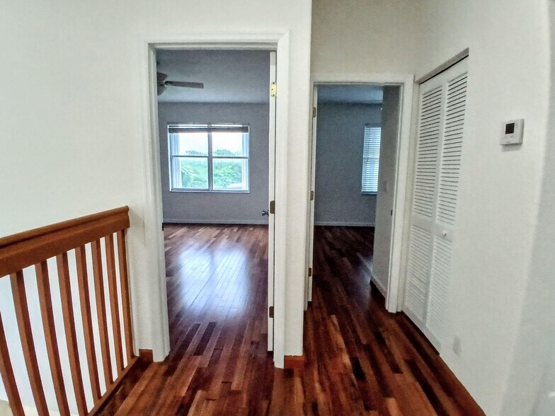 Building Photo - 1171 W Magnolia Cir