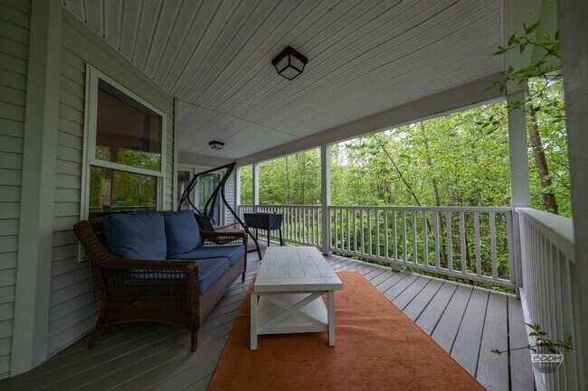 Building Photo - Charming Palmer Home!