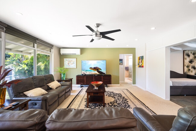 Building Photo - 456 Portlock Rd