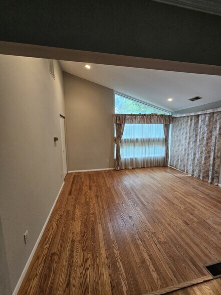 Building Photo - 12914 Ardennes Ave