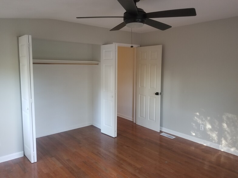 Building Photo - 511 Candystick Ln