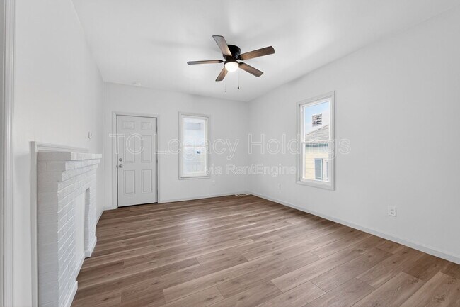 Building Photo - 407 Simpson Ave