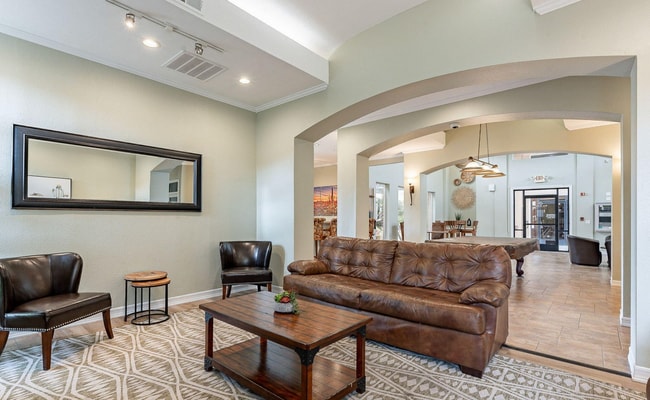 Building Photo - Two Bedrooms/One Bath - Great Location!