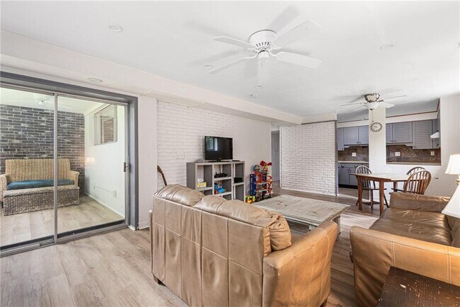 Building Photo - 401 Bellevue Ave