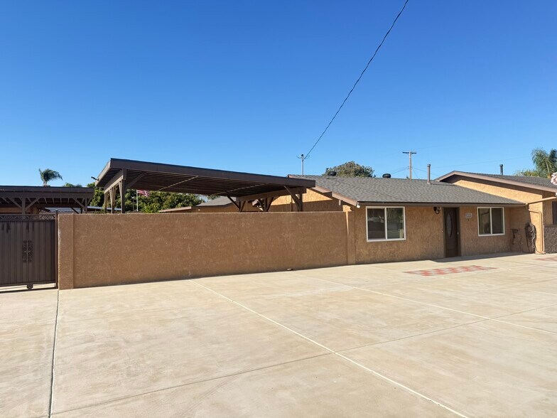 Building Photo - 3488 Riverside Dr
