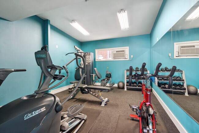 Building Photo - 2833 St Charles Ave