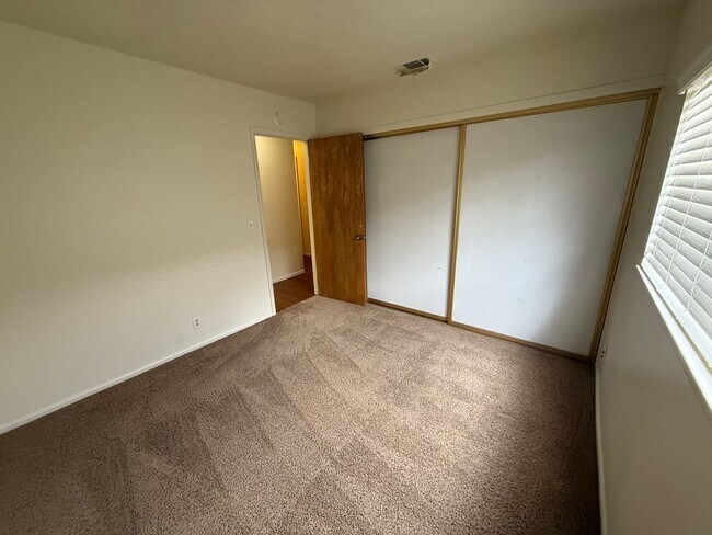 Building Photo - Victorville- Spring Valley Lake, 3 Bedrooms 2 bathrooms, New Paint