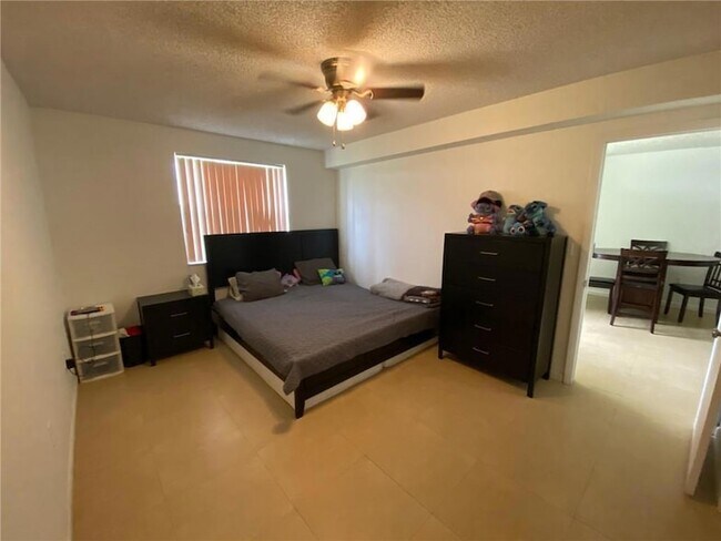 Building Photo - 2841 N Oakland Forest Dr