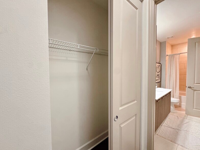 Building Photo - 4461 NW 93rd Doral Ct