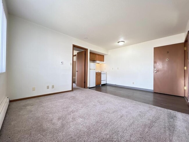Building Photo - 475 5th Ave