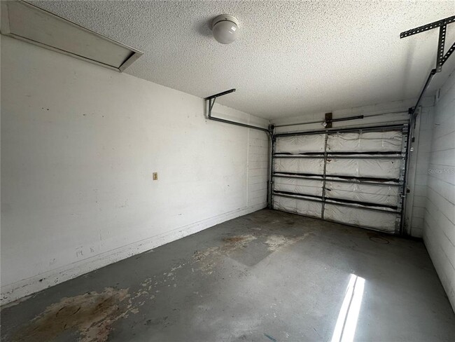 Building Photo - 4616 N Goldenrod Rd
