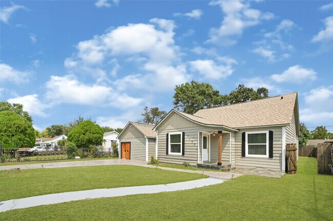 Building Photo - 7125 Gillen St
